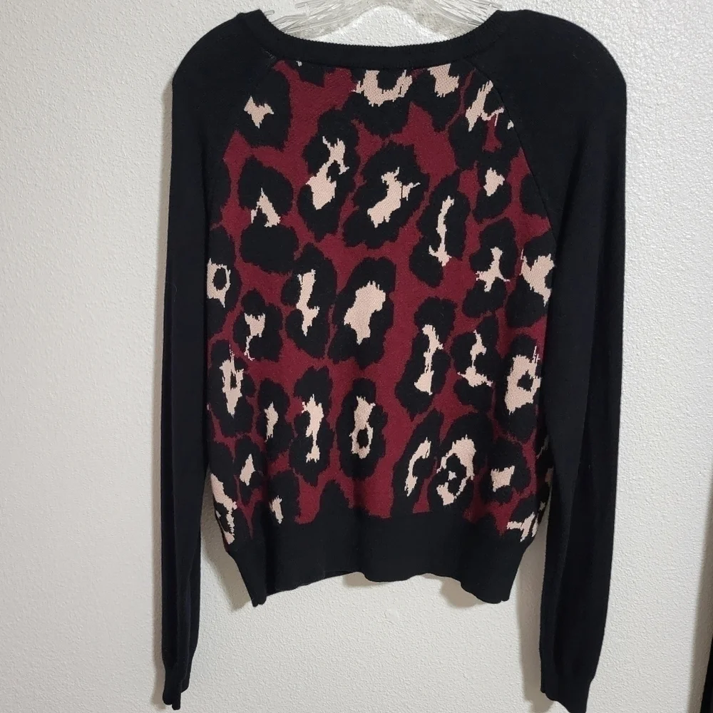 Romeo and Juliet Couture zip up sweater cheetah print size Large